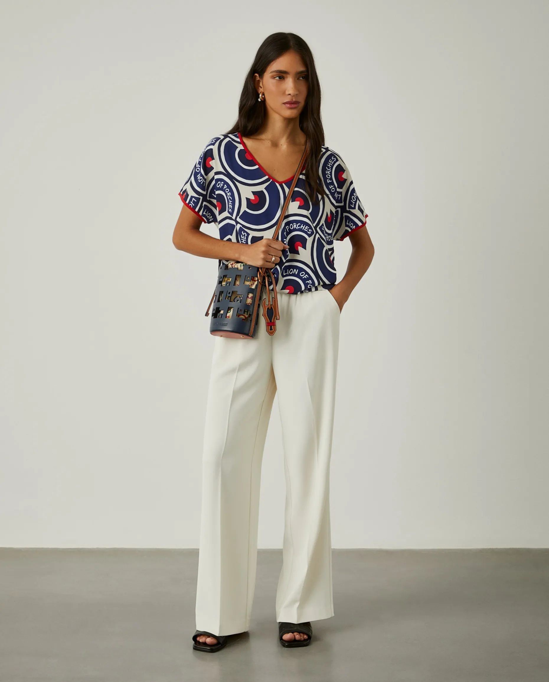 Blusa decote em V com padrão geométrico|LION OF PORCHES Sale