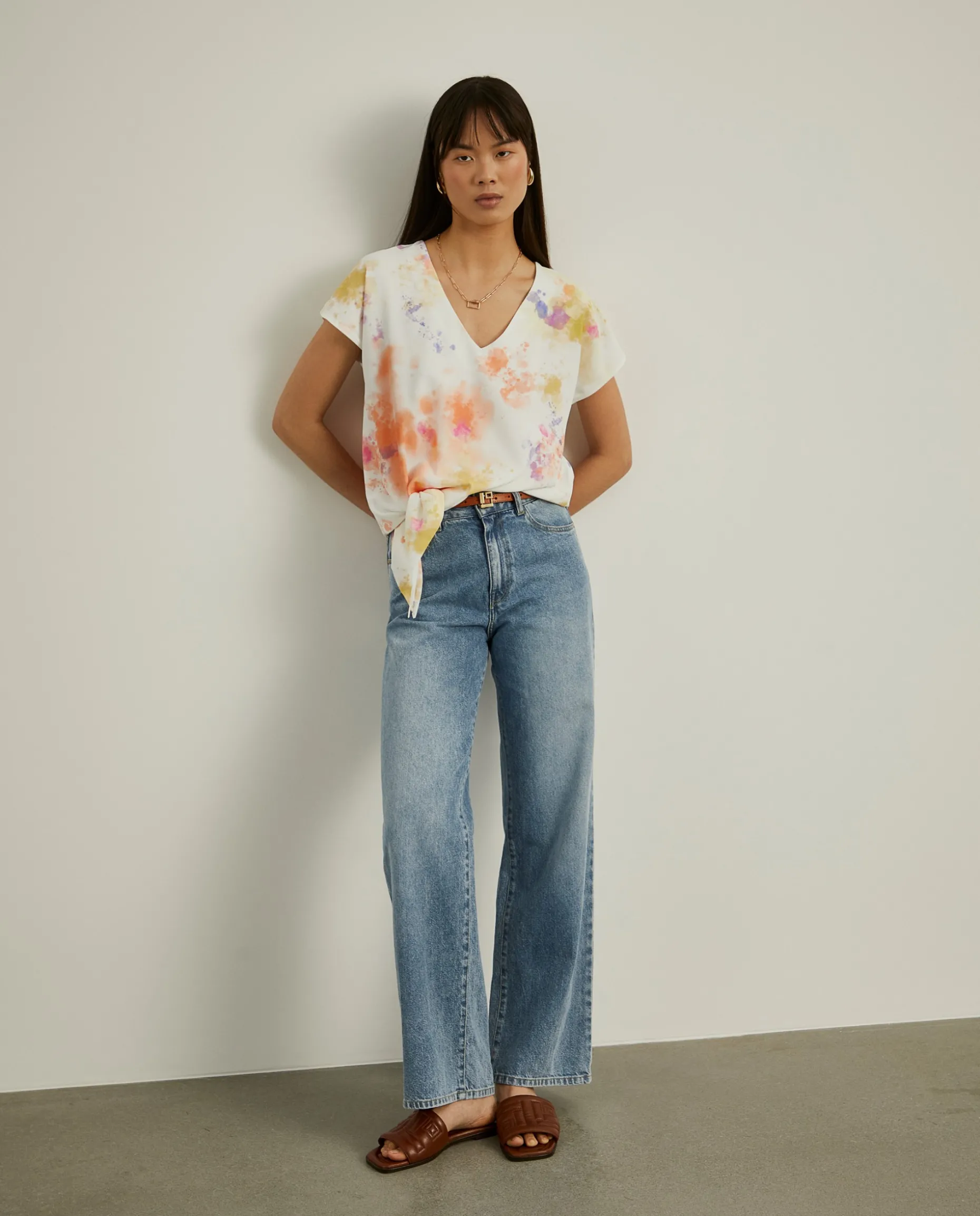 Blusa tie-dye com decote em V|LION OF PORCHES Shop