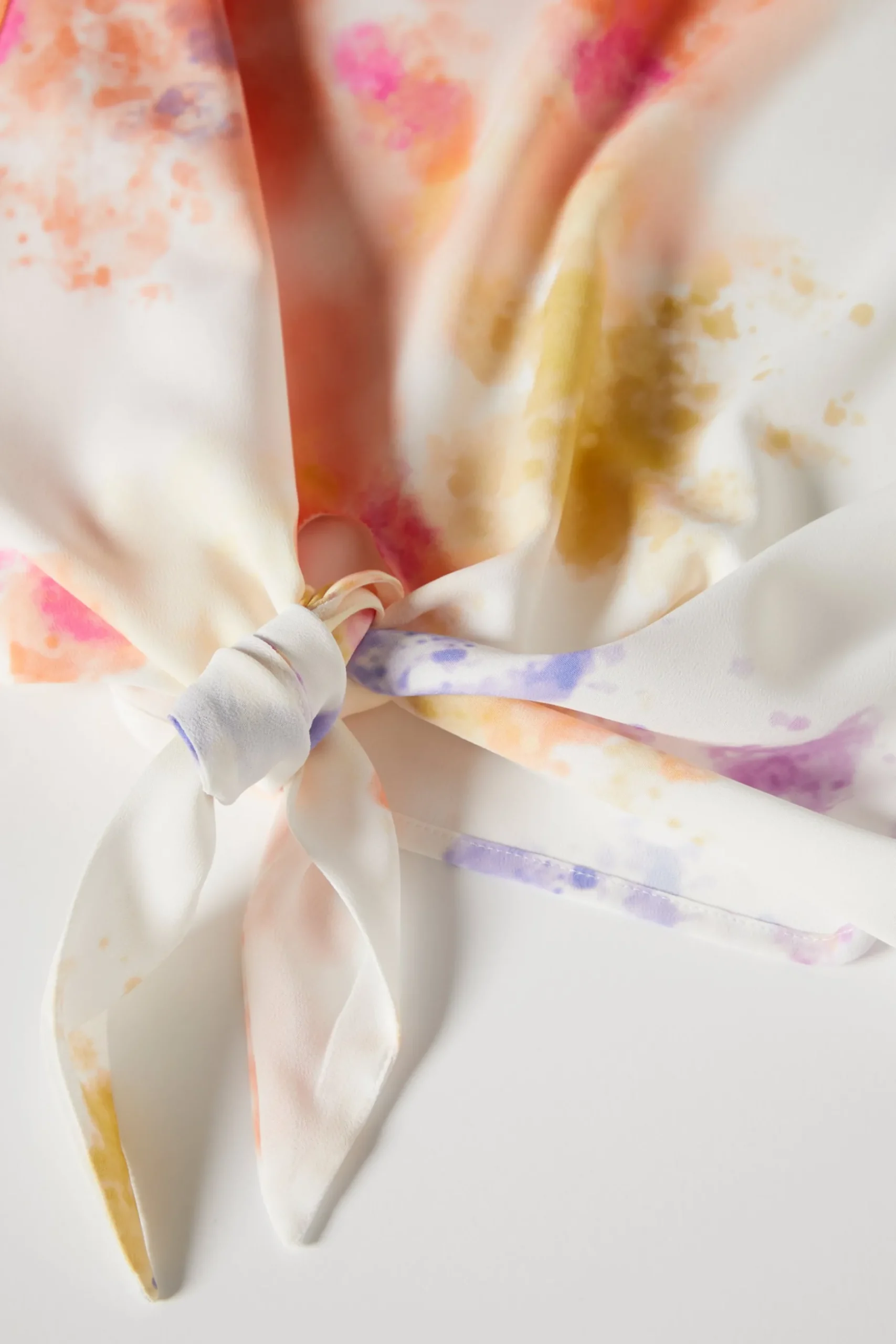 Blusa tie-dye com decote em V|LION OF PORCHES Shop