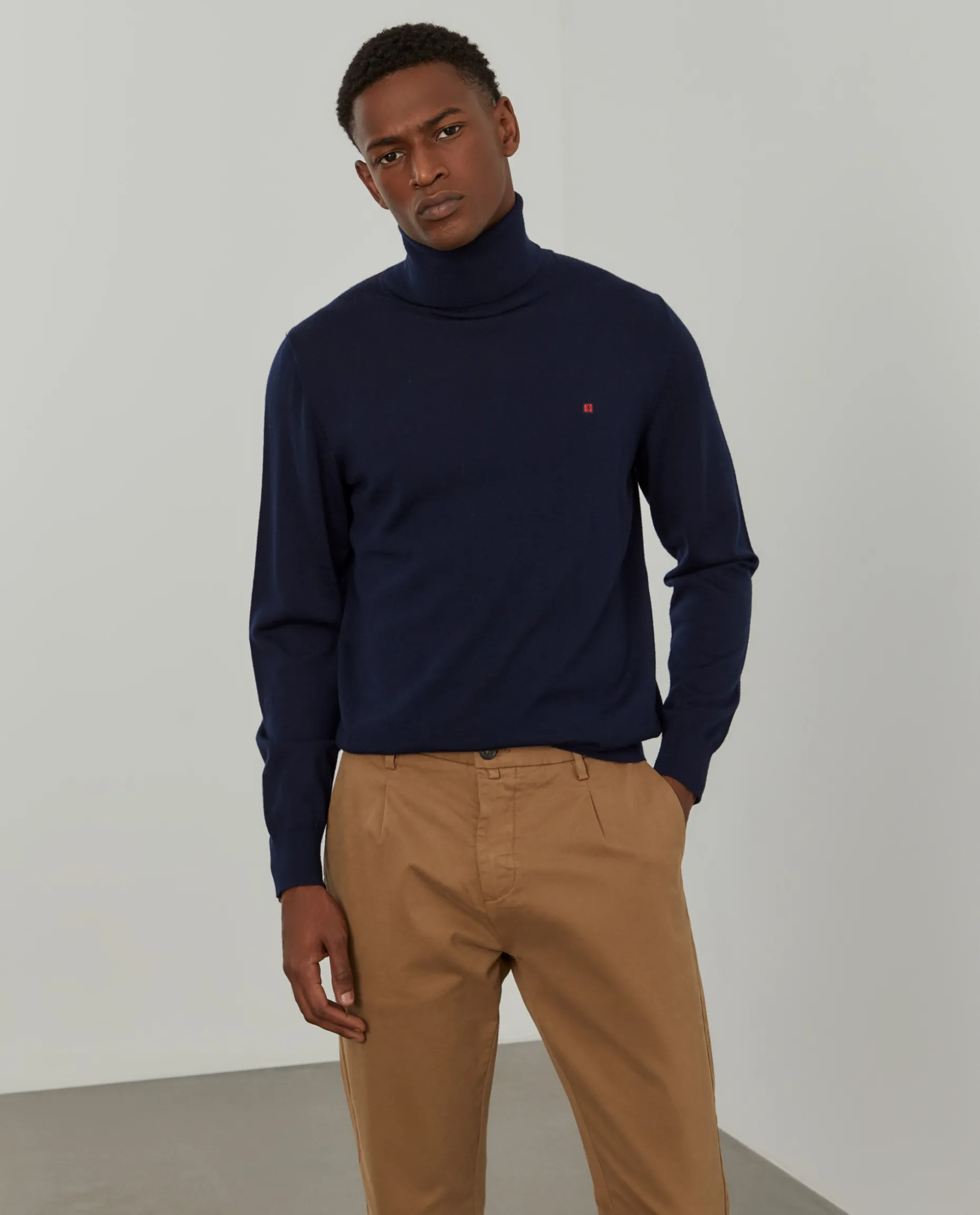 Calças chino regular fit com pregas|LION OF PORCHES Clearance