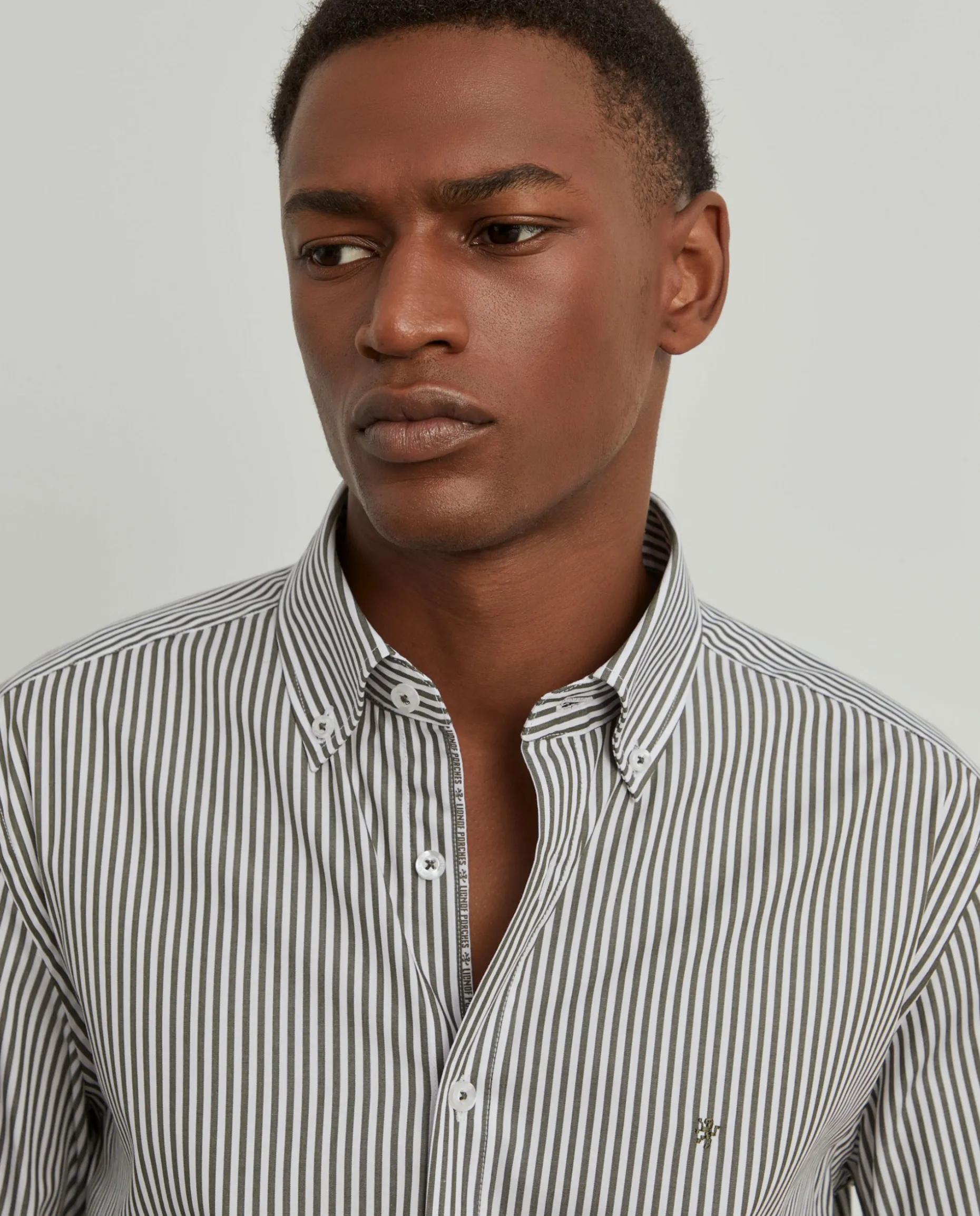 Camisa slim fit em algodão às riscas|LION OF PORCHES Fashion