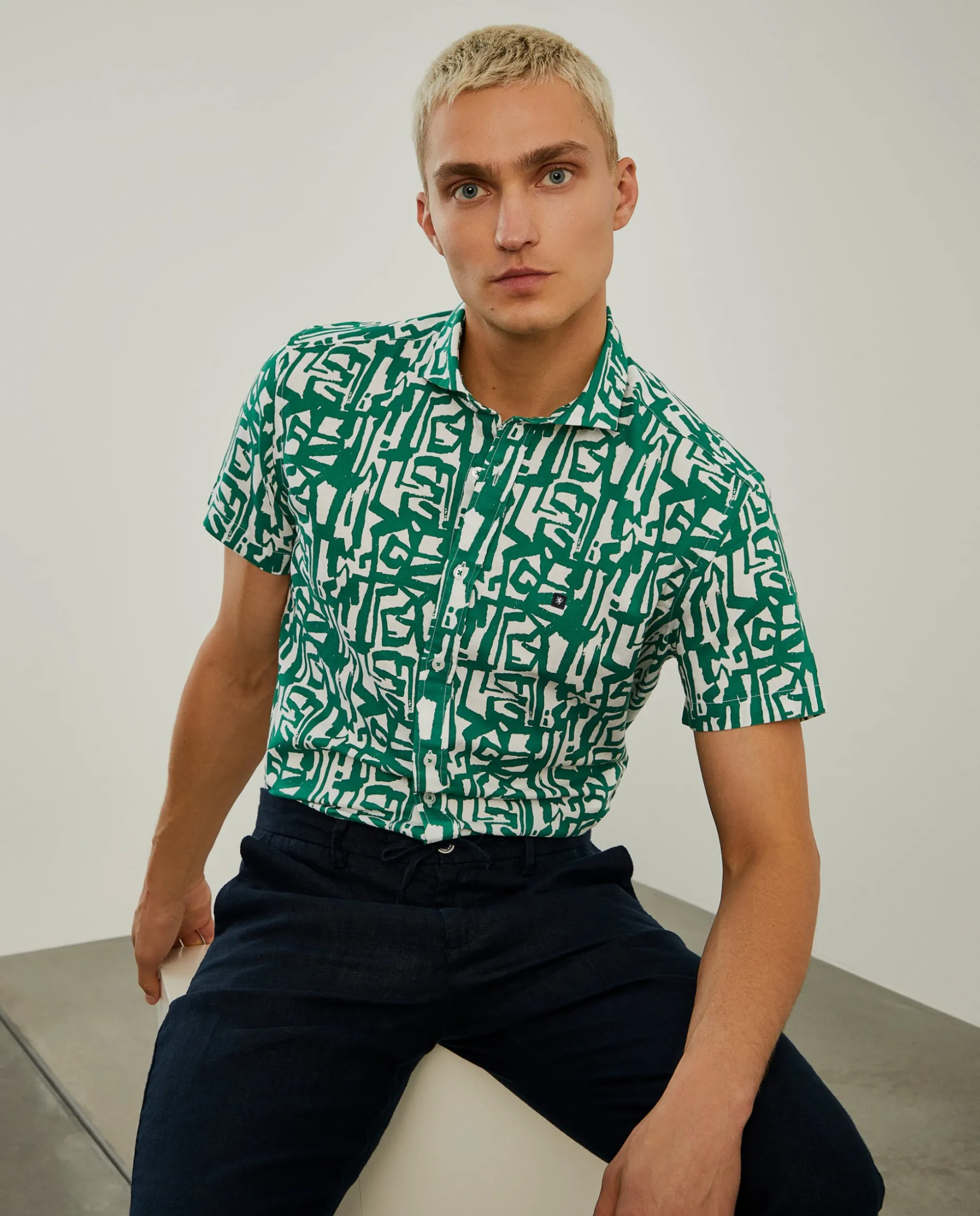 Camisa slim fit em linho com padrão all over|LION OF PORCHES New