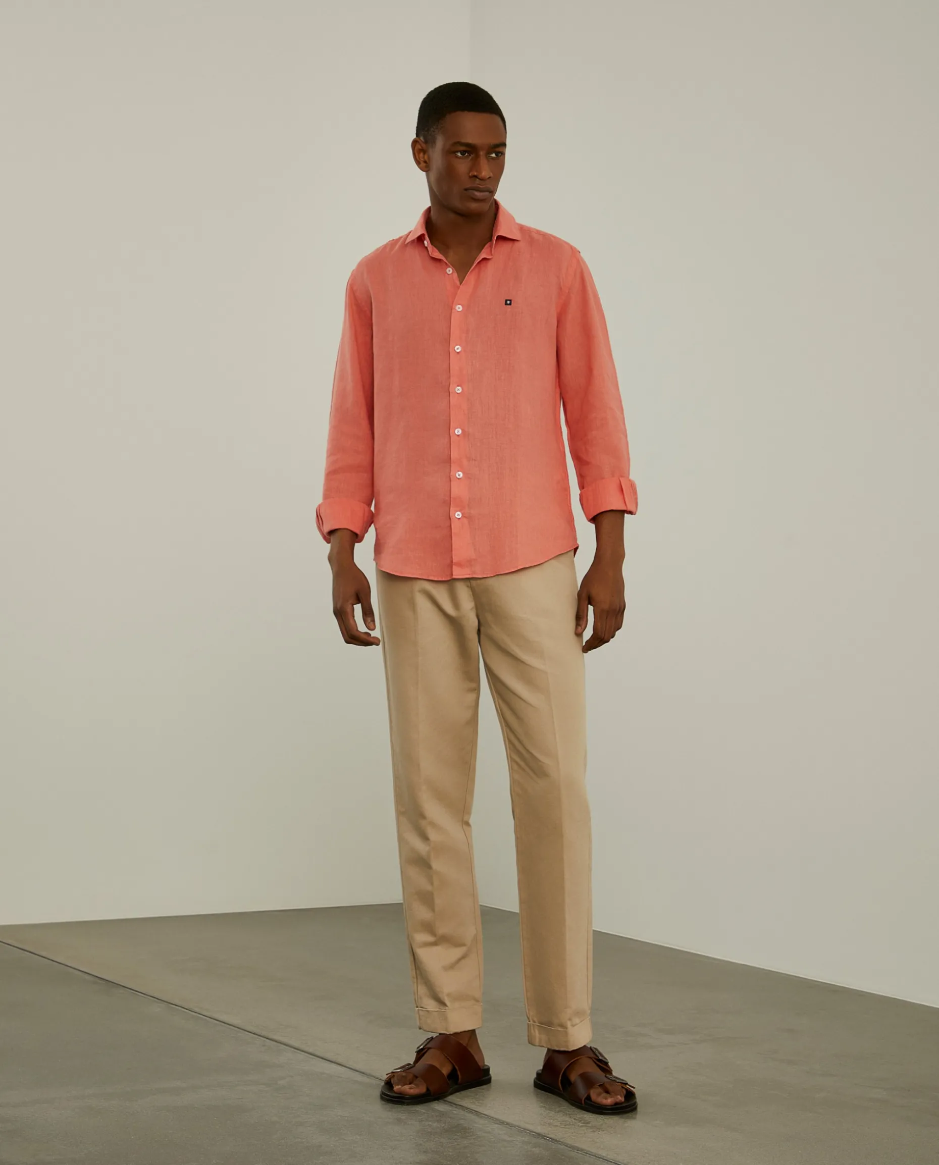 Camisa slim fit em linho garment dye|LION OF PORCHES Online