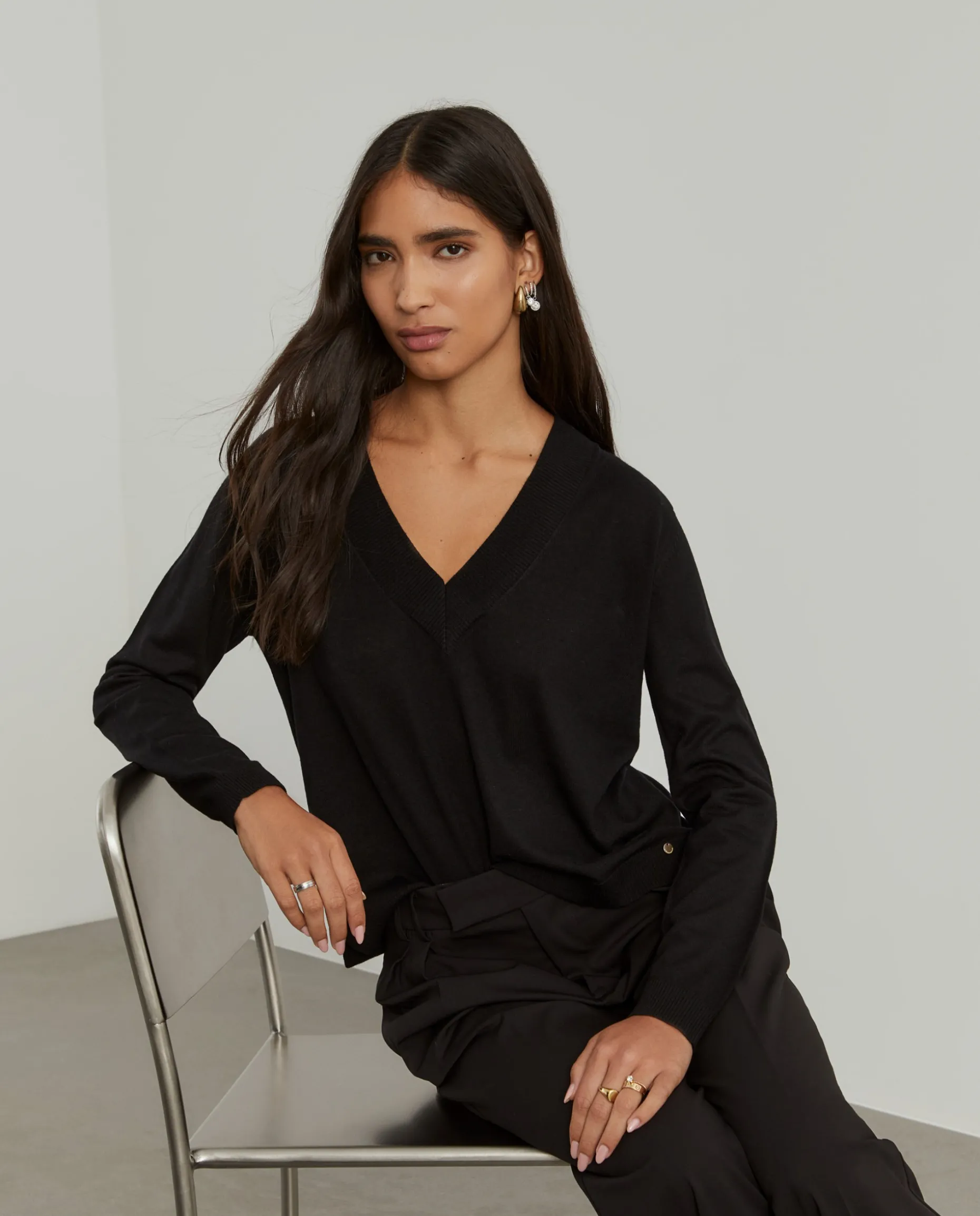 Camisola decote em V com lã|LION OF PORCHES New