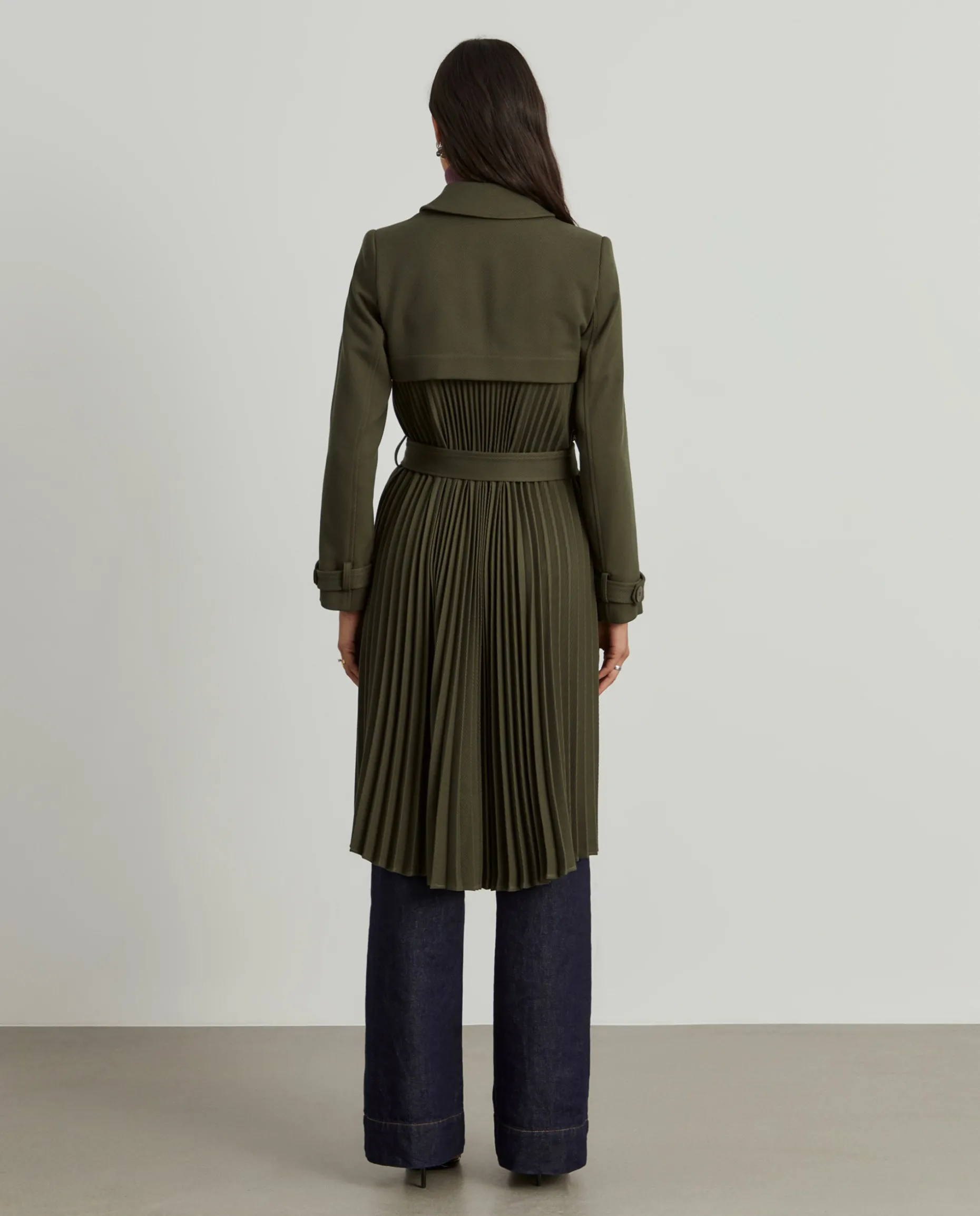 Casaco modelo gabardine com plissado|LION OF PORCHES Best