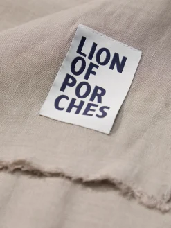 Echarpe para homem de linho e viscose com franjas e branding|LION OF PORCHES New