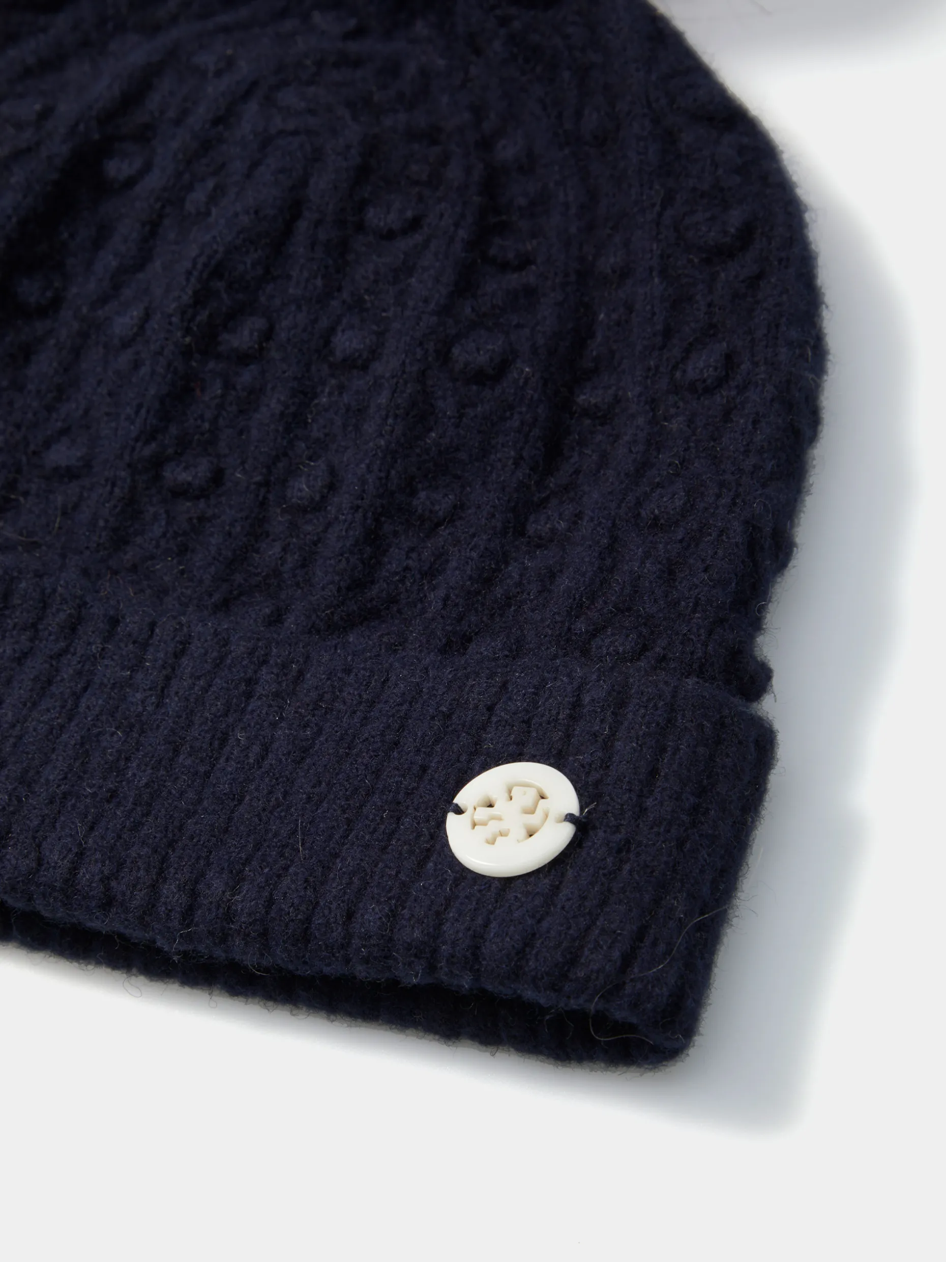 Gorro em malha tricotada com pompom|LION OF PORCHES Shop