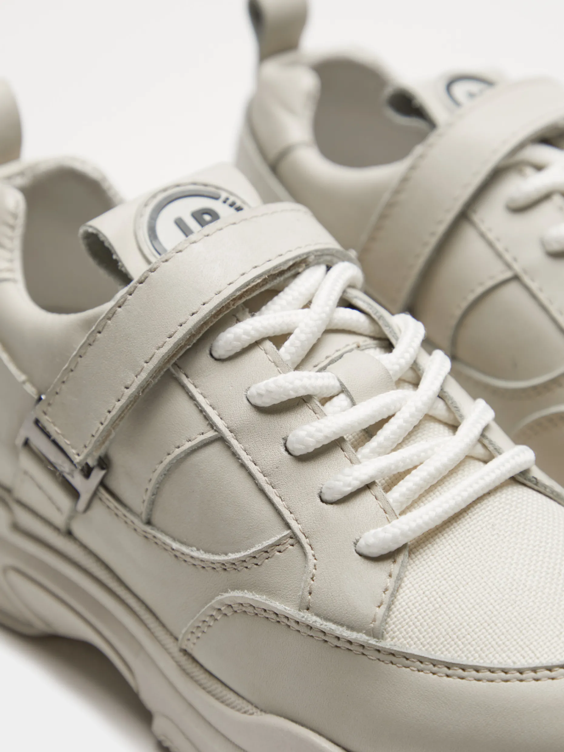 Sapatilhas combinadas com velcro|LION OF PORCHES New