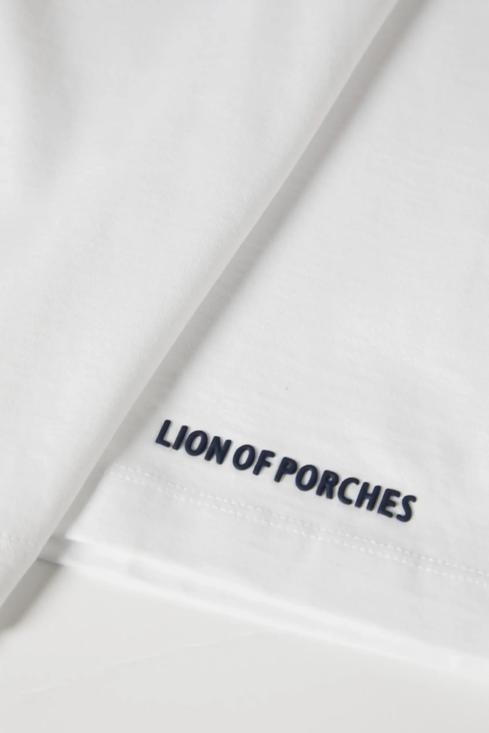 T-shirt de algodão decote em V|LION OF PORCHES New