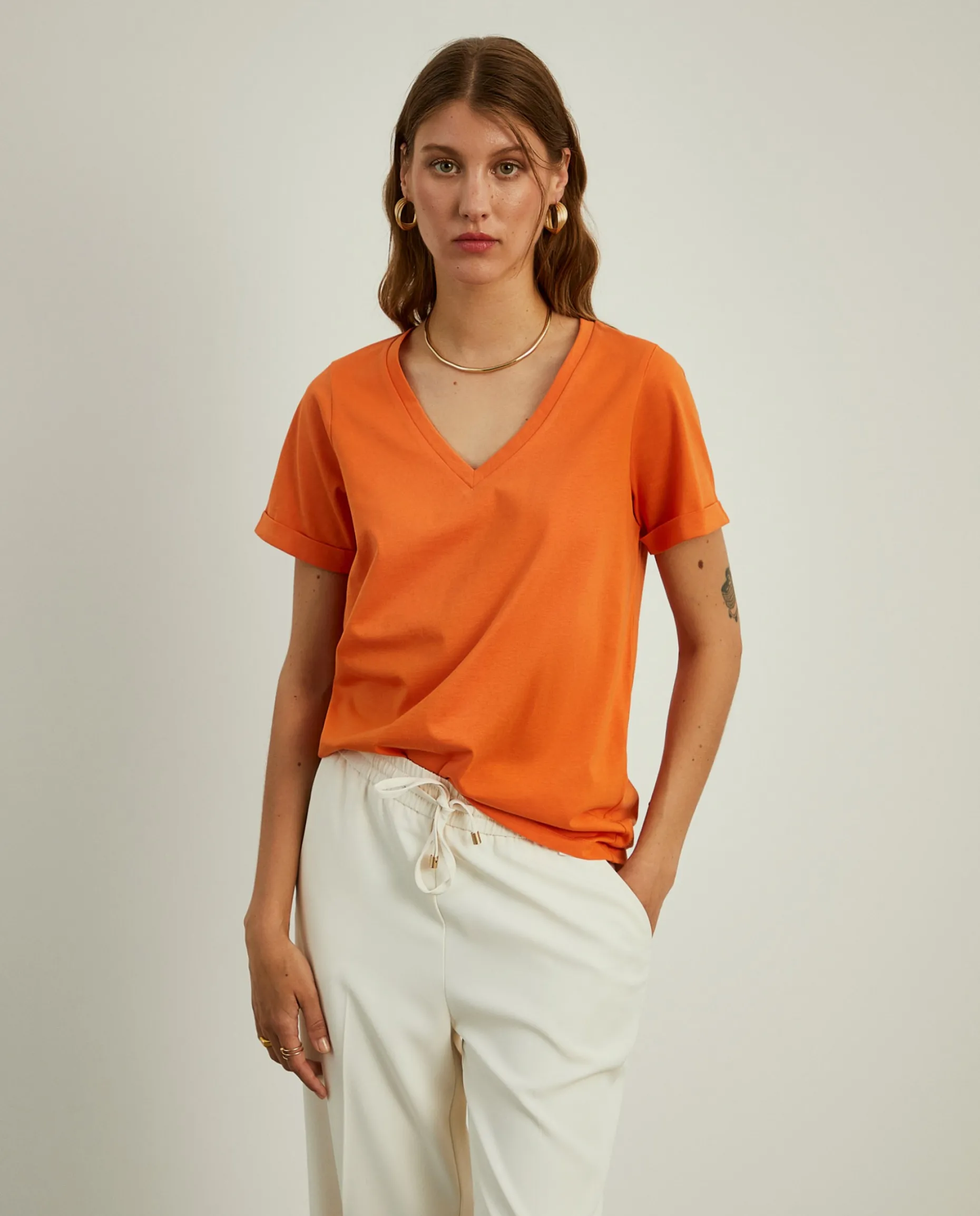 T-shirt de algodão decote em V|LION OF PORCHES Flash Sale