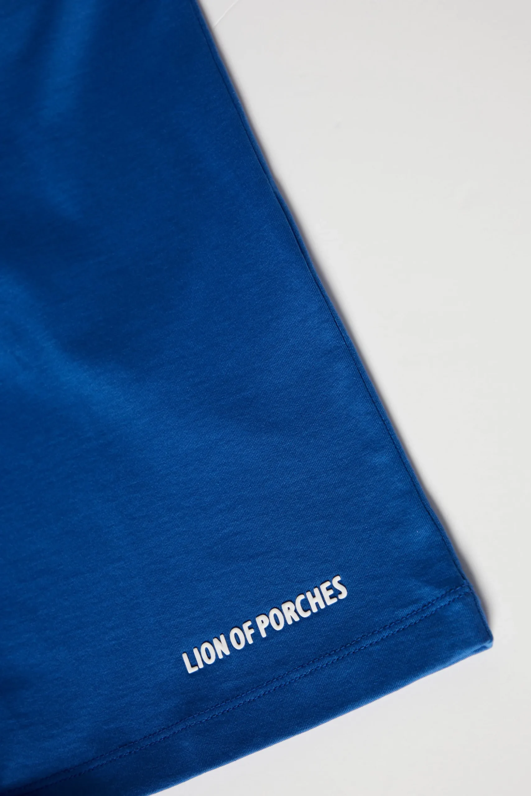 T-shirt de algodão decote em V|LION OF PORCHES Online