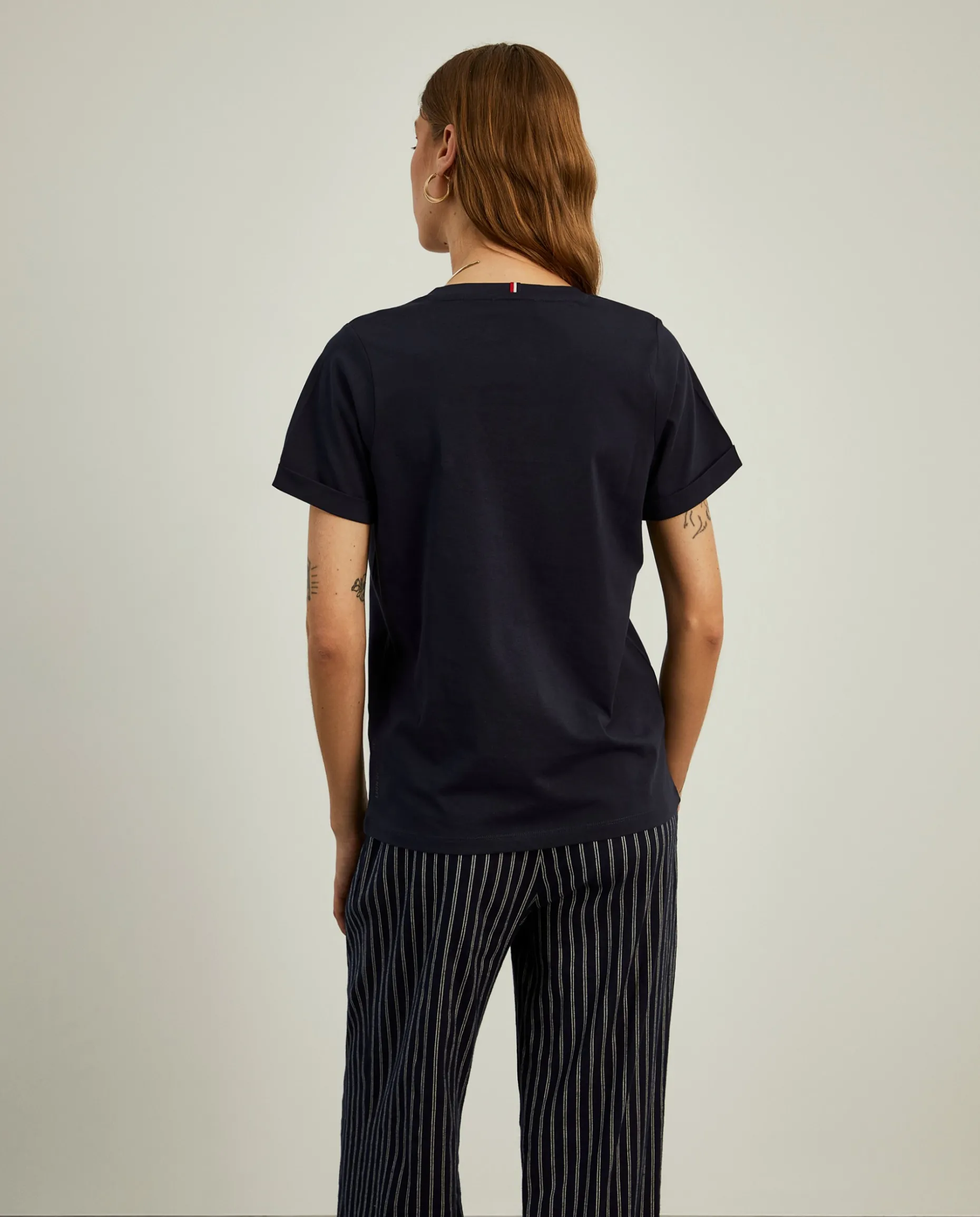 T-shirt de algodão decote em V|LION OF PORCHES Store