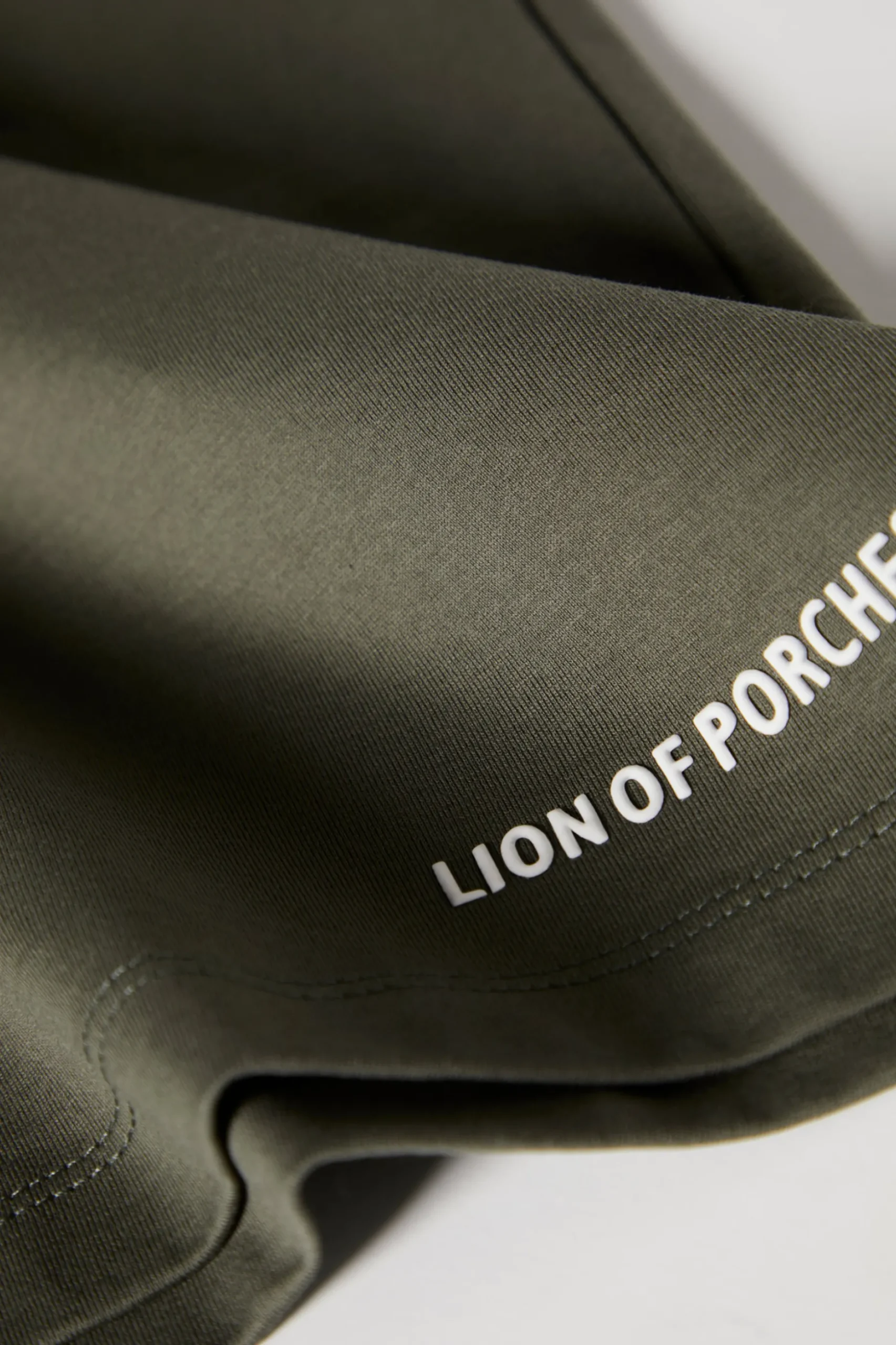 T-shirt de algodão decote em V|LION OF PORCHES Best