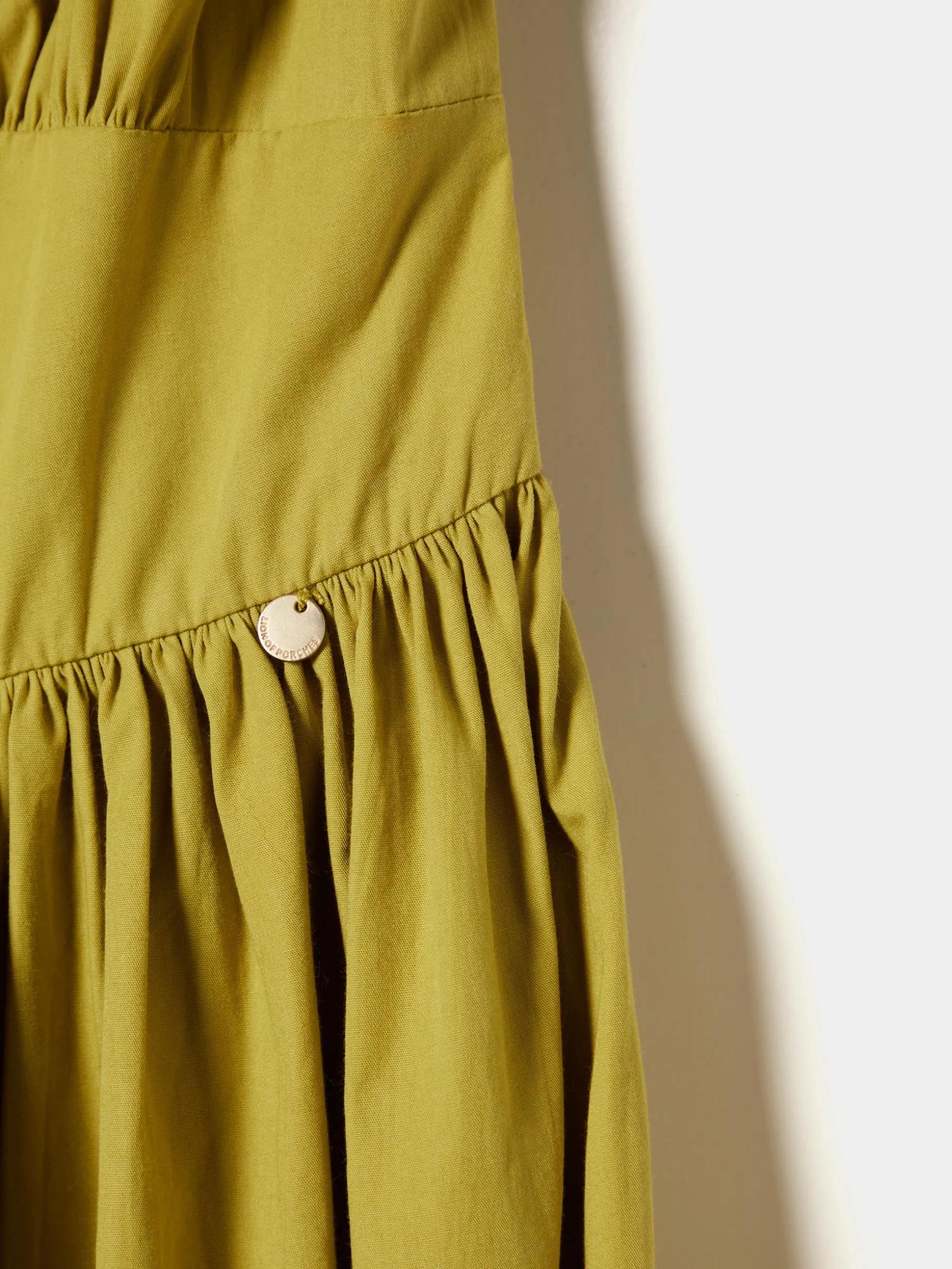 Vestido comprido com folhos e alças ajustáveis|LION OF PORCHES New