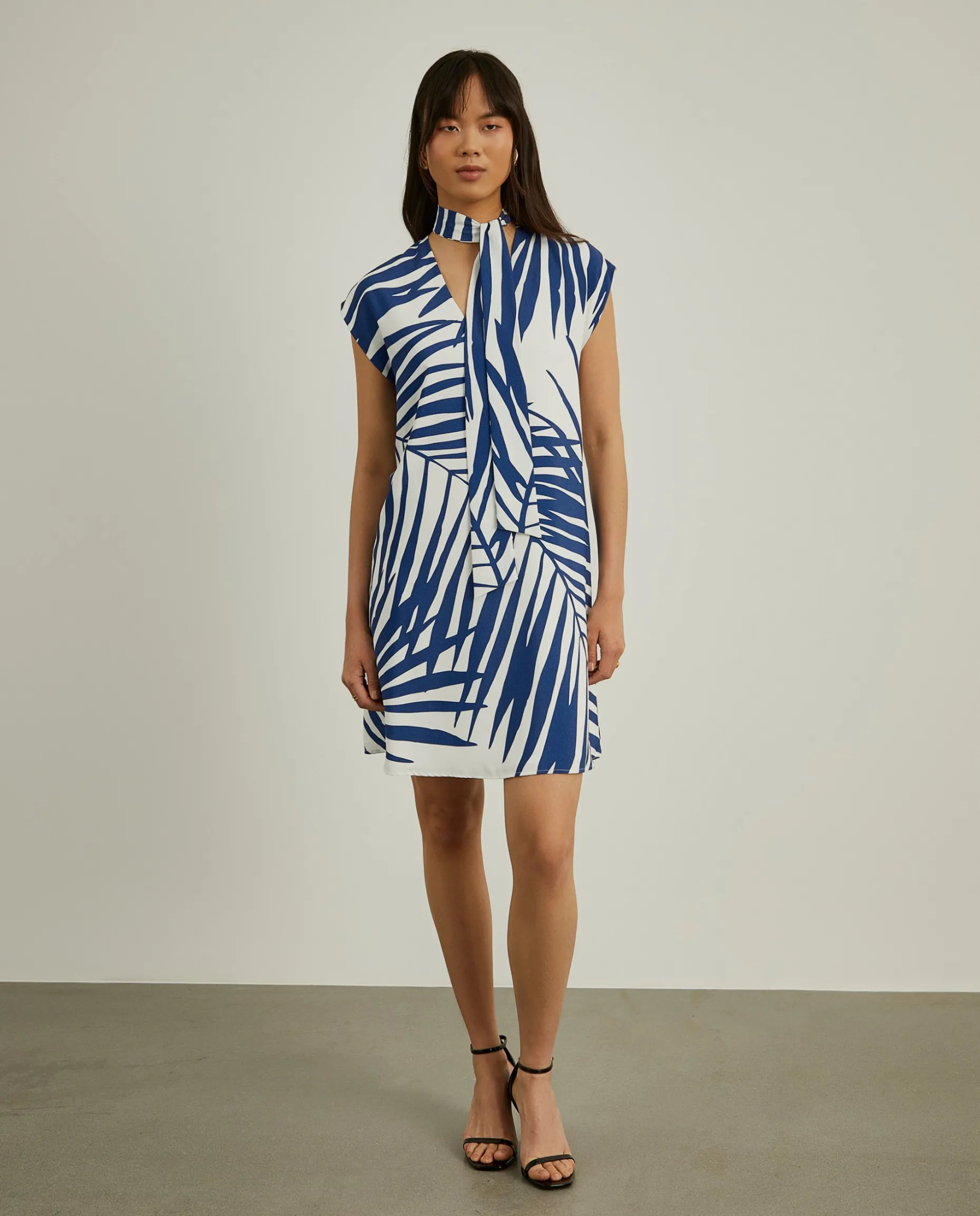 Vestido curto com folhas|LION OF PORCHES Shop