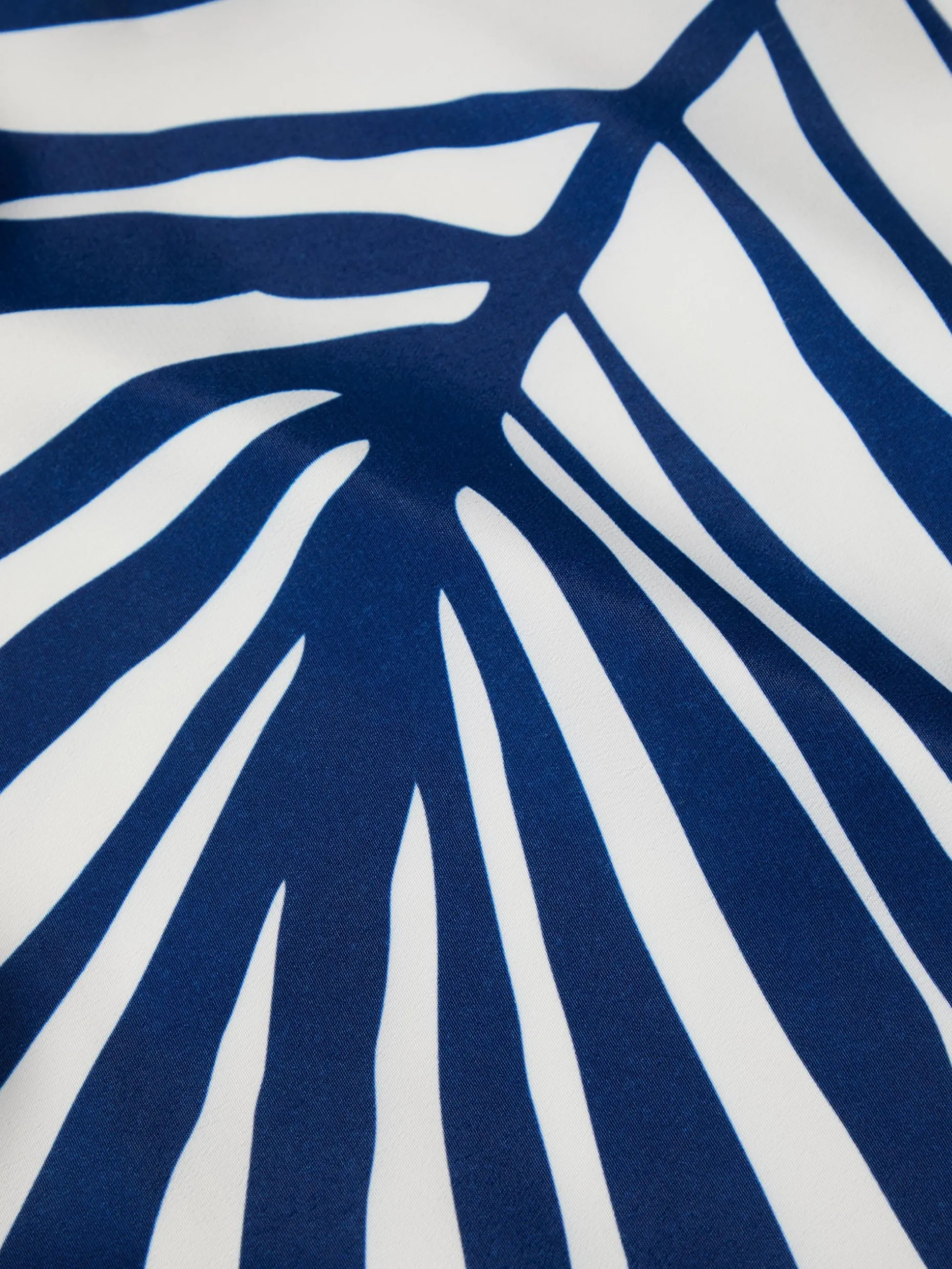 Vestido curto com folhas|LION OF PORCHES Shop